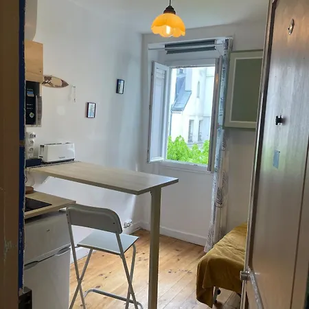 Studette Equipee De 9m2 Dans Le 10eme Apartment Paris