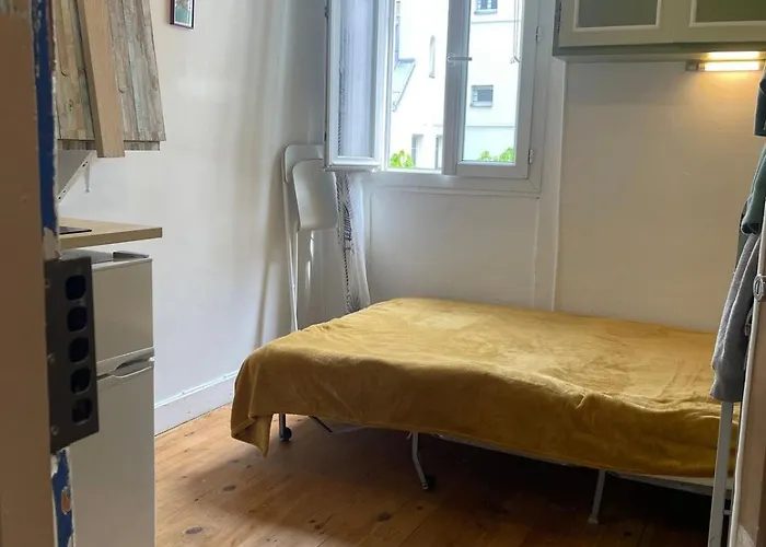 Studette Equipee De 9m2 Dans Le 10eme Paris