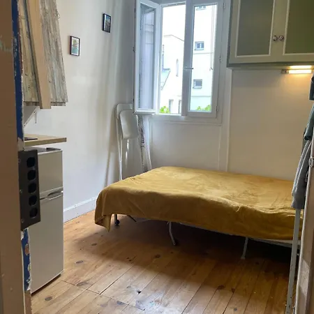 Studette Equipee De 9m2 Dans Le 10eme Paris
