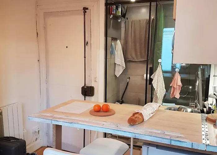 Apartament Studette Equipee De 9m2 Dans Le 10eme Paryż