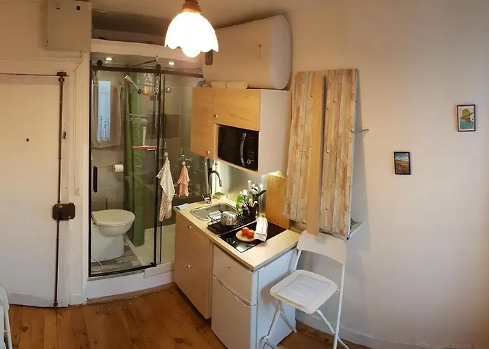 Apartament Studette Equipee De 9m2 Dans Le 10eme Paryż