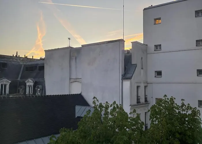 Studette Equipee De 9m2 Dans Le 10eme Apartament Paryż