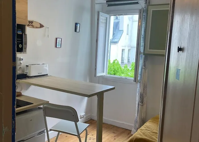 Studette Equipee De 9m2 Dans Le 10eme Apartament Paryż