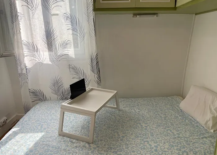 Studette Equipee De 9m2 Dans Le 10eme Apartament Paryż