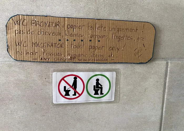 Studette Equipee De 9m2 Dans Le 10eme * פריז